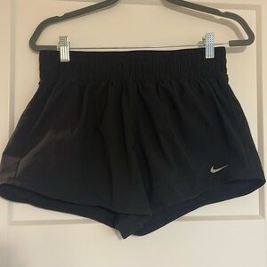medium black nike drifit running shorts